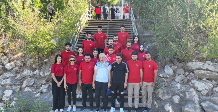 Bakan Uraloğlu Tunceli'de Gençlerle Buluştu