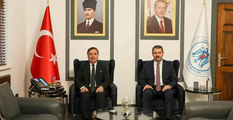 Bakan yardımcısı Ayhan’dan Erzincan Valiliği’ne ziyaret