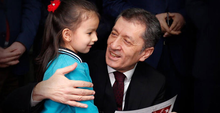 Bakan Ziya Selçuk Gözlerinizden Öpüyorum Çocuklar Dedi