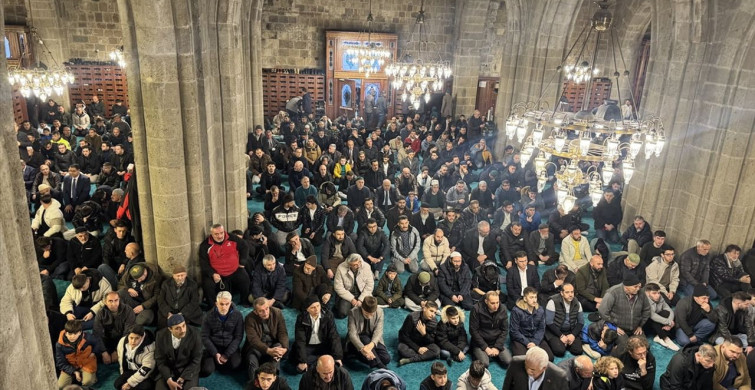 Bakanlar Erzurum'da Bayram Namazı Kıldı