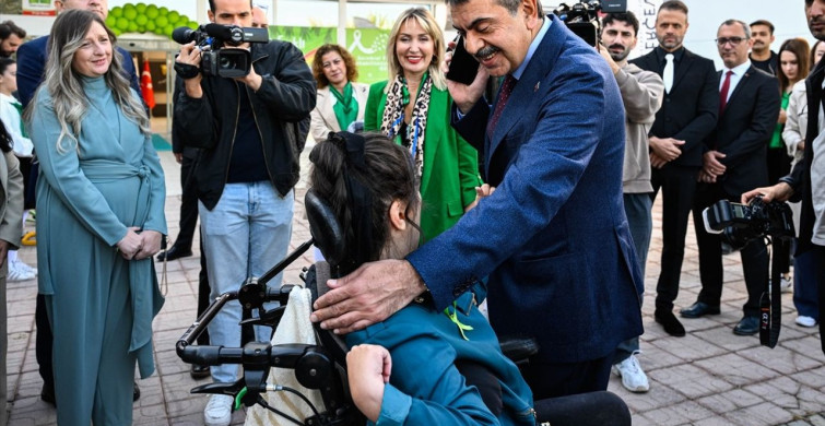 Bakanlar Özel Gereksinimli Öğrencilerle Bir Araya Geldi