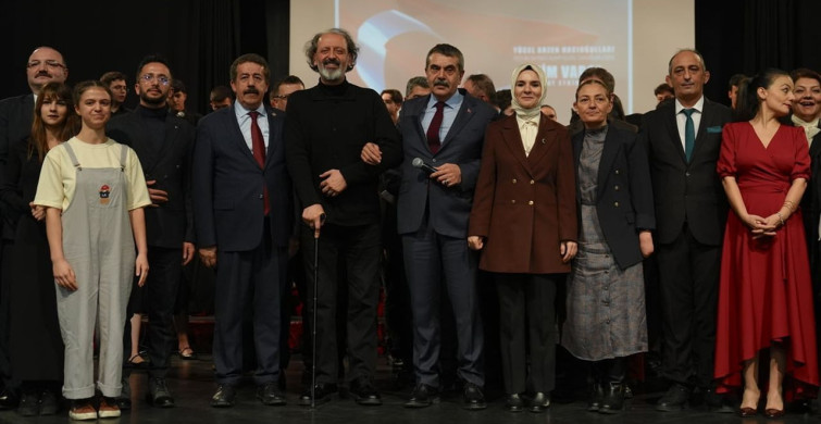 Bakanlar Tekin ve Göktaş Erzurum'daki Sanat Etkinliğinde Bir Araya Geldi