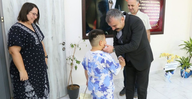 Bakanlığın koruyucu aile modeliyle bir çocuk daha yeni yuvasına kavuştu