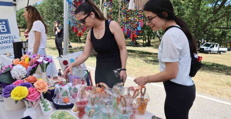 Bakım merkezi sakinlerinin el işi eserlerine tam not