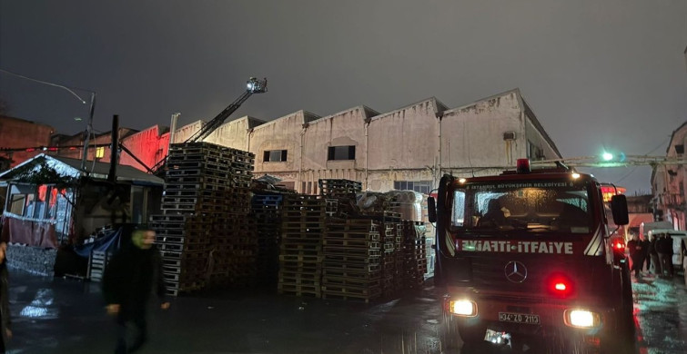 Bakırköy'de Baskı İmalathanesinde Yangın Çıktı