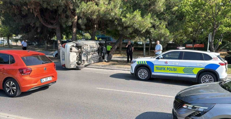 Bakırköy'de kontrolden çıkan otomobil takla attı: 1 yaralı