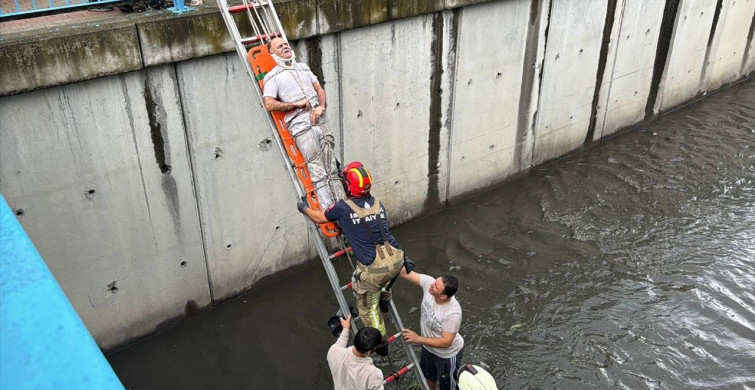 Bakırköy'de Su Kanalına Düşen Kişi Kurtarıldı