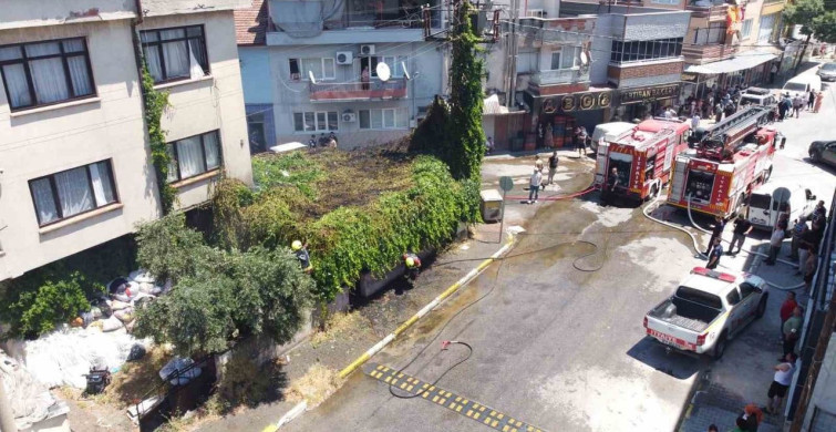 Balıkesir Altıeylül'de Çardak Yangını Korkuttu