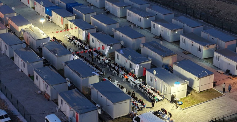 Balıkesir Sındırgı'da Depremzedelere İftar Programı Düzenlendi