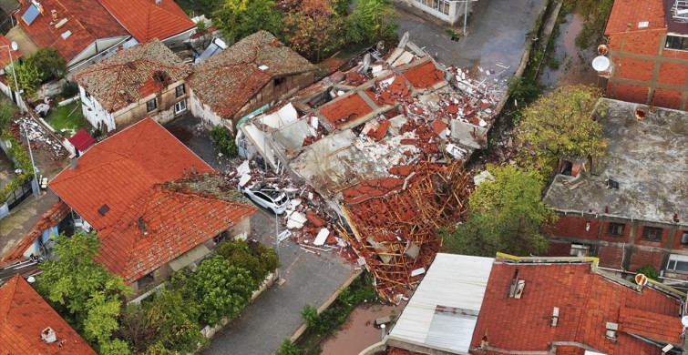 Balıkesir Sındırgı'daki Deprem Hasarını Dronda Görüntüledi Balıkesir Sındırgı'daki Deprem Hasarını Dronda Görüntüledi