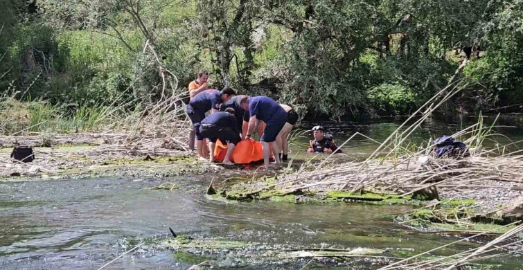 Balıkesir’de 14 Yaşındaki Çocuk Serinlemek İçin Girdiği Çayda Hayatını Kaybetti