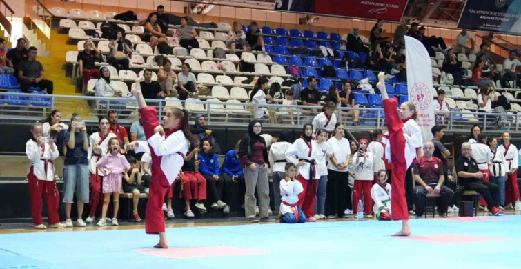 Balıkesir'de 15 Temmuz ruhu ile taekwondo poomsae heyecanı başladı