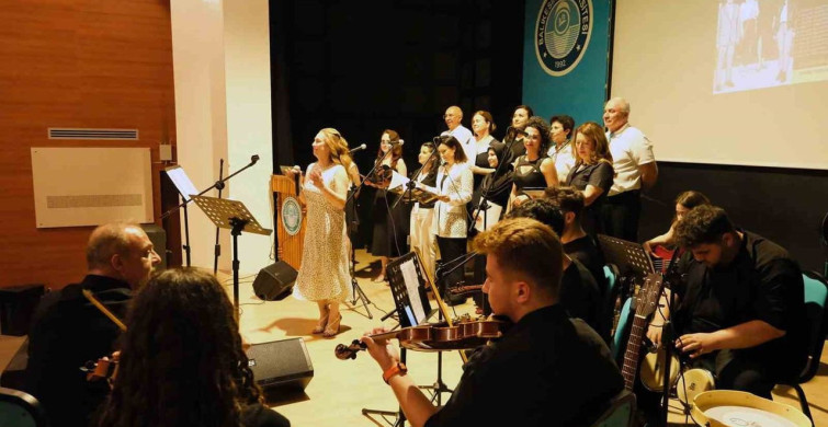 Balıkesir'de 'Her Telden' Konseri İlgiyi Üzerine Çekti