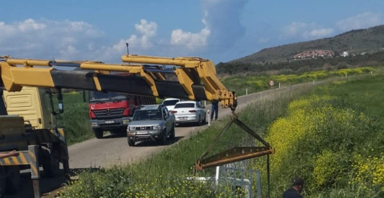 Balıkesir'de Kamyonet Dereye Uçtu: 1 Yaralı