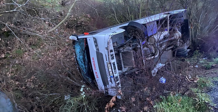 Balıkesir'de Midibüs Devrildi: 16 Yaralı