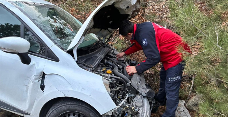 Balıkesir'de Otomobil ile Cip Çarpıştı: 3 Yaralı