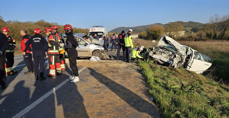 Balıkesir'de Trafik Kazası: 1 Ölü, 2 Yaralı