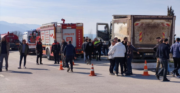 Balıkesir'de Trafik Kazası: 1 Ölü, 2 Yaralı