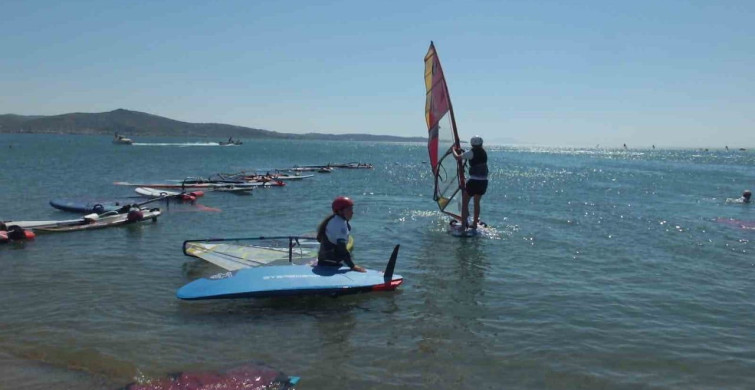 Balıkesir'de windsurf ligi başladı