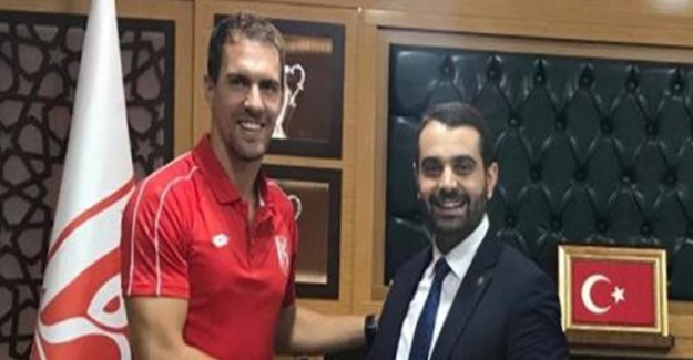 Balıkesirspor'da İç Transferde Üç İsimle Anlaşıldı