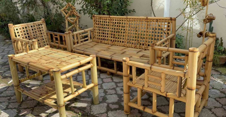 Bambudan Sanat Eserleri Yaratan Sağlık Çalışanı