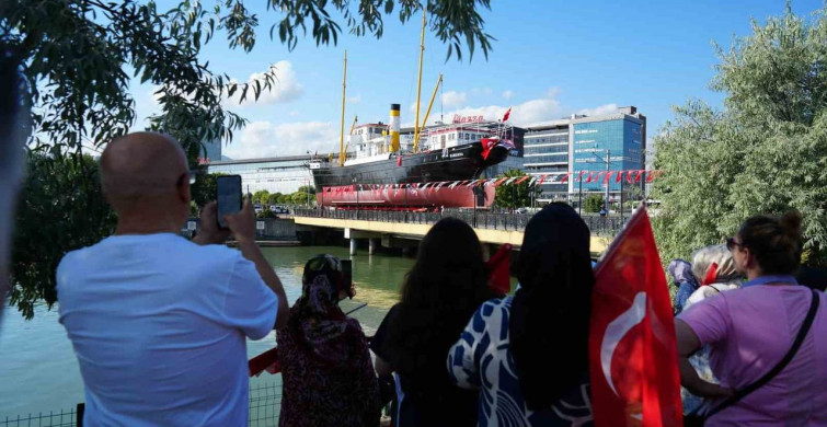 Bandırma Vapuru müzesi yeni yerine taşındı