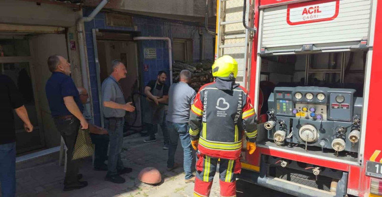 Bandırma’da davlumbazın elektrik aksamından yangın çıktı