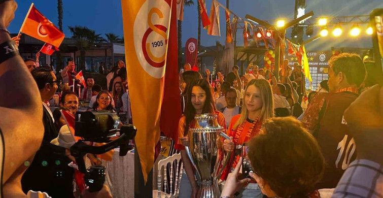 Bandırma'da Galatasaray'ın 26. Şampiyonluğu Coşkuyla Kutlandı