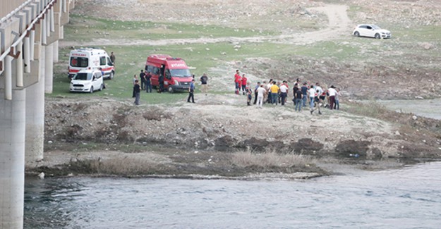 Baraj Göletinde Serinlemek İçin Girip Akıntıya Kapılan Genç Kayboldu