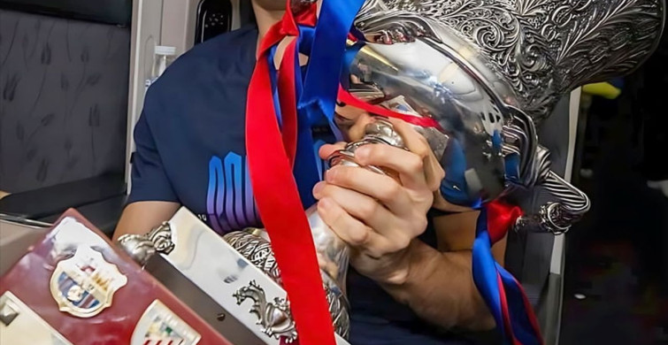 Barcelona Futbol Takımı THY Uçağında Kupa Sevinci Yaşadı