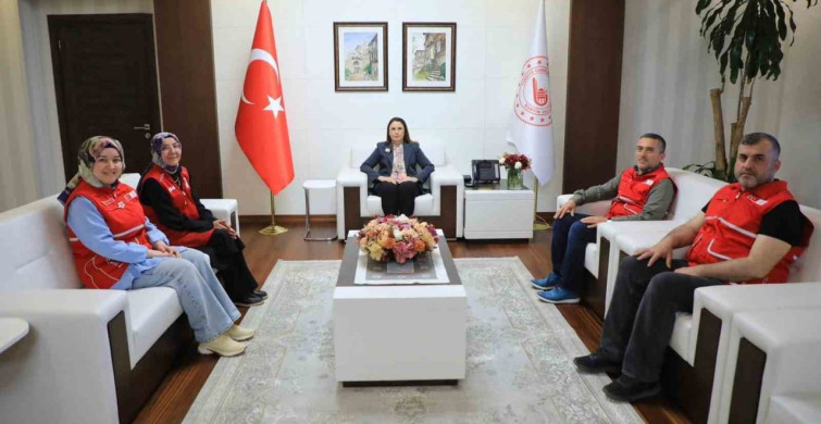 Bartın Valisi Arslan'dan Kızılay'a Kurban Bağışı