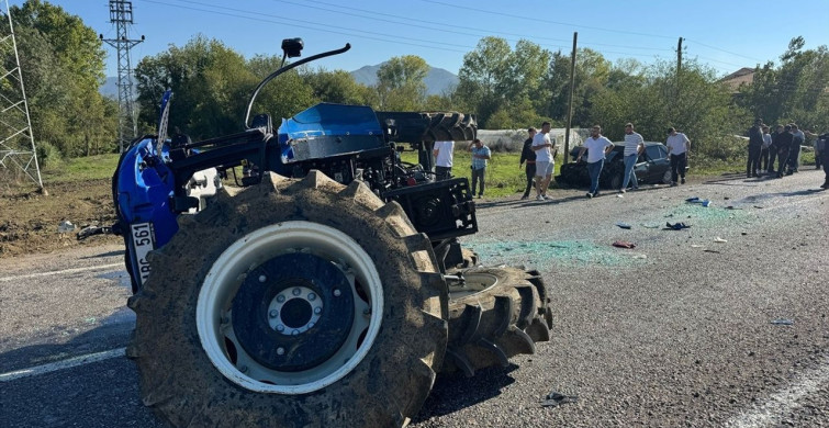 Bartın'da Otomobil ve Traktör Çarpışması: 4 Yaralı
