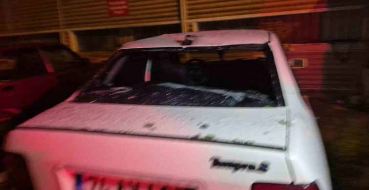 Bartın'da Şiddetli Fırtına Çatı Uçurdu: 6 Araç Hasar Gördü