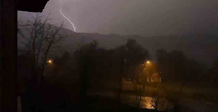 Bartın'da Şimşekler ve Dolu Yağışı