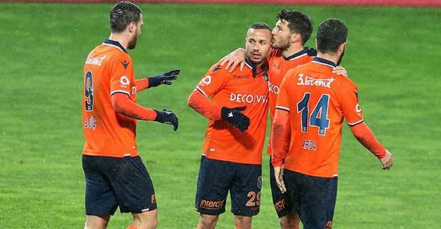 Başakşehir’de 2 Oyuncunun Bileti Kesildi!