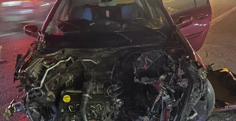 Başakşehir'de Otomobil Durağa Çarptı: 1 Yaralı