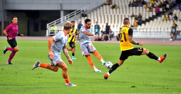 Başakşehir'in AEK ile Oynadığı Hazırlık Maçında Gol Sesi Çıkmadı