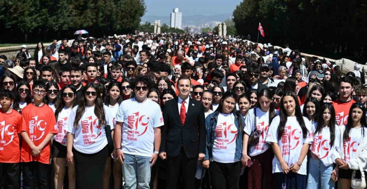 Başkan Akın ve 1071 Genç Anıtkabir'de Kuvayımilliye Günü'nü Kutladı