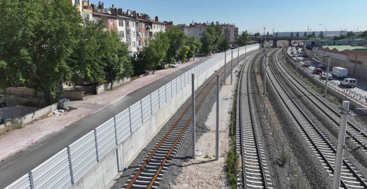 Başkan Altay, banliyö hattında tren kaynaklı gürültüye karşı ses bariyeri yapıldığını duyurdu