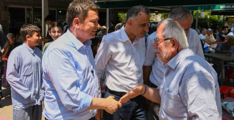 Başkan Aydın vatandaşlarla sahada omuz omuza