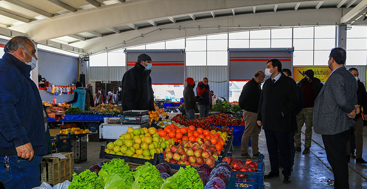 Başkan Çakın, Pazar Esnafının Dertlerini Yerinde Dinledi