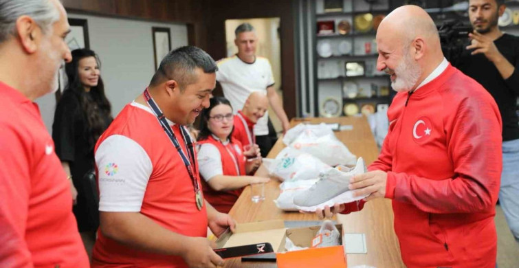 Başkan Çolakbayrakdar'dan Şampiyon Sporculara Destek