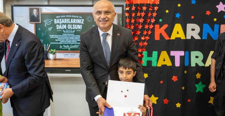 Başkan Er, öğrencilerin karne heyecanına ortak oldu