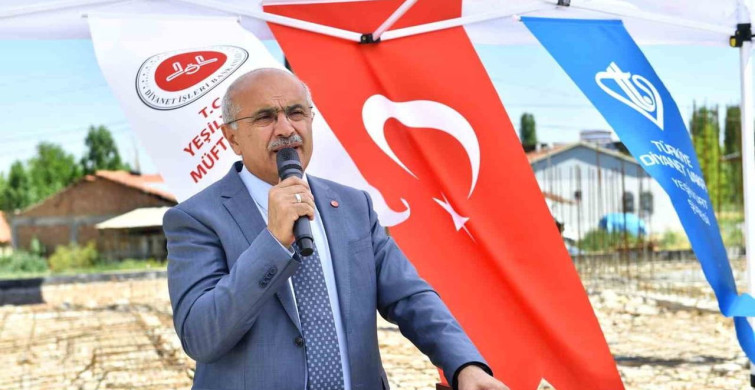 Başkan Er, temel atma töreninde inşaatta teknik eksiklikler nedeniyle beton dökümünü durdurdu