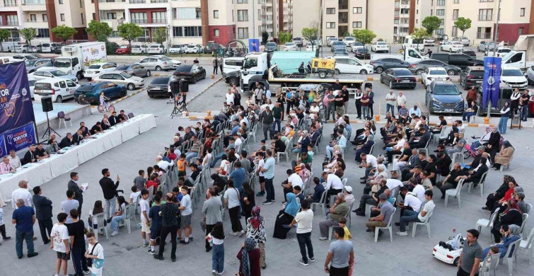 Başkan Ercan, ‘Vatandaş soruyor, başkan cevaplıyor’ buluşmasında Saraycık Mahallesi sakinleriyle bir araya geldi