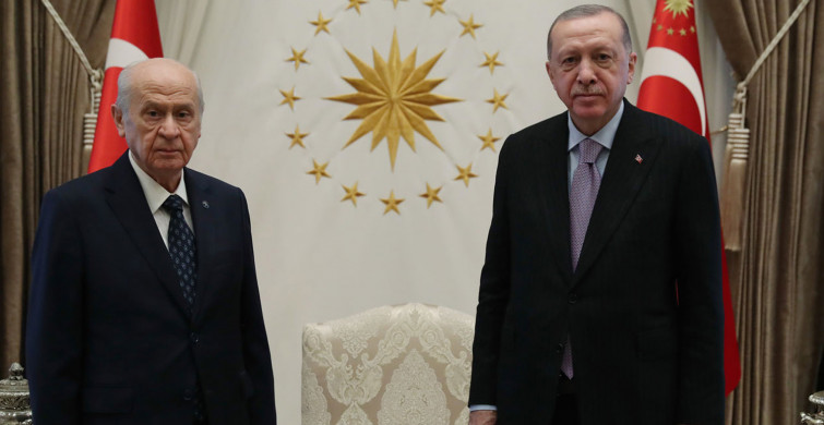 Başkan Erdoğan ve Bahçeli'nin Poz Verirken Kullandığı Harita Yunanları Rahatsız Etmiş