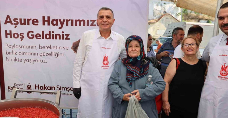 Başkan Hakan Şimşek hemşerileriyle aşure bereketini paylaştı