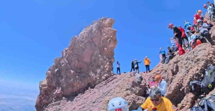 Başkan Özdoğan, Erciyes’te dağcılarla zirve heyecanını paylaştı