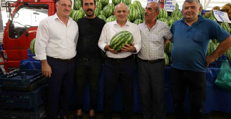 Başkan Öztürk kapalı pazar yerinde esnaf ve vatandaşlarla buluştu