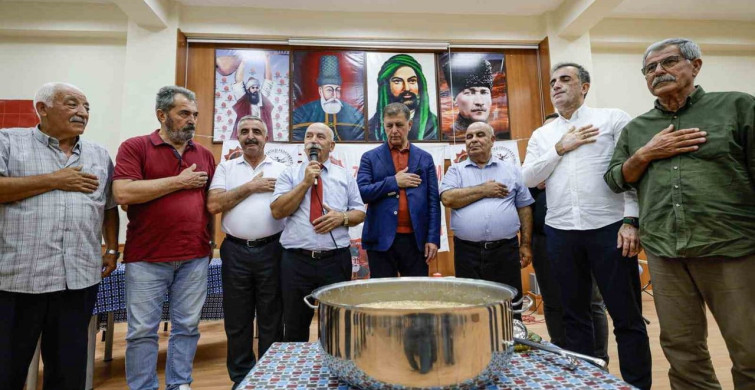 Başkan Tugay aşure lokmasını paylaştı